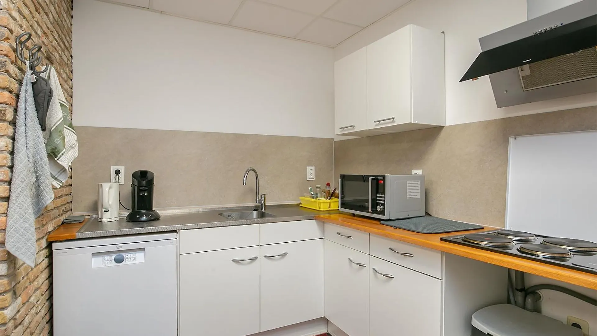 Tourist Travel Inn Schiedam 0*,